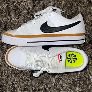 Women’s Nike Court Legacy 7.5